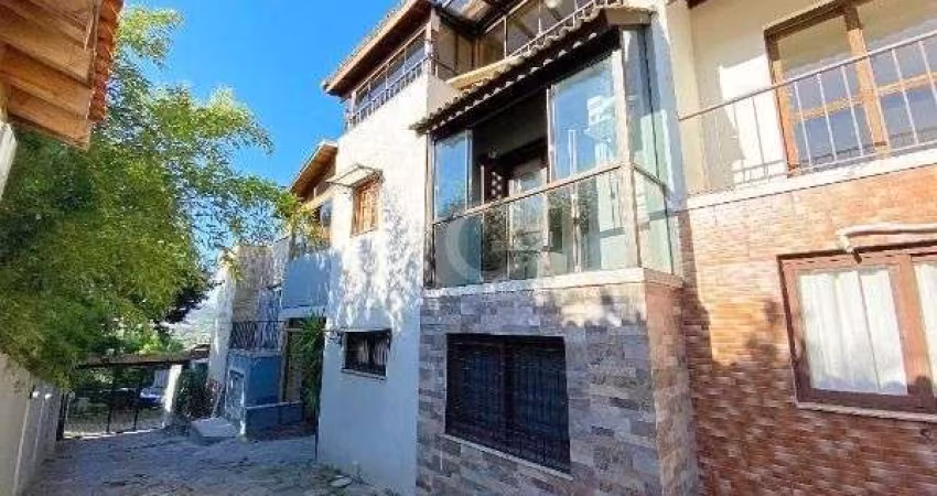 Casa Condominio em Porto Alegre, no bairro Ipanema, com 3 dormitório(s), e 3 ban