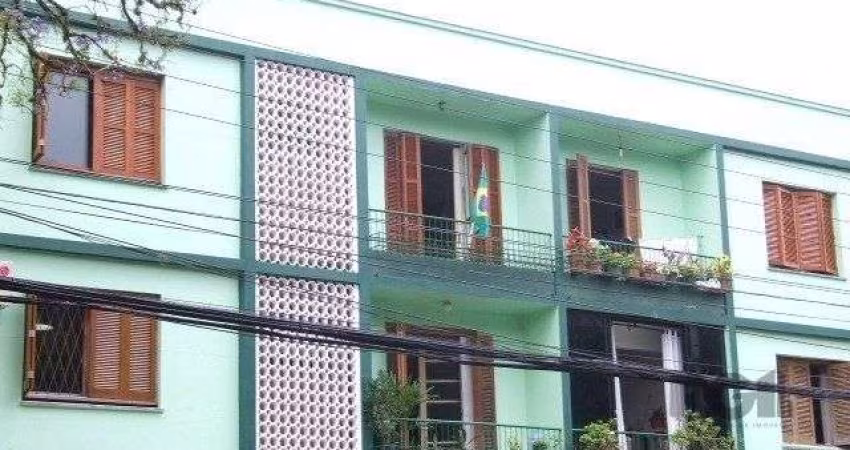 Apartamento de 2 dormitórios, mais 1 quarto de empregada, próximo a av. Teresópo