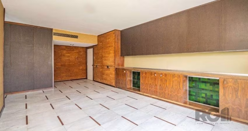 Apartamento Imenso no Bairro Petrópolis! 232m2 privativos e 3 vagas de garagem