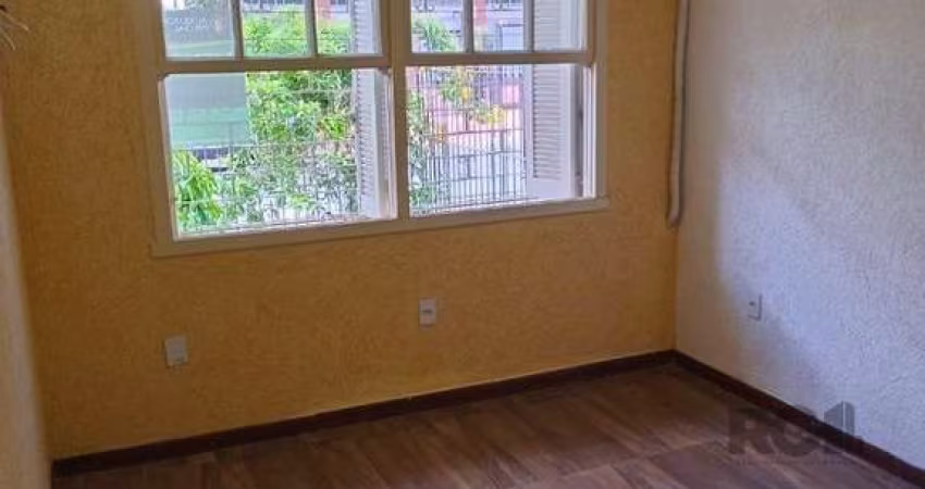 Apartamento no bairro Petrópolis de 1 dormitório reformado DESOCUPADO