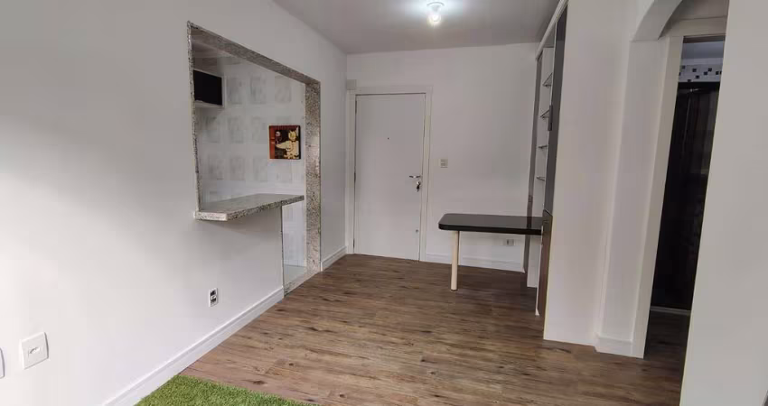 Apartamento de 1 dormitório, living, cozinha planejada, banheiro social.
