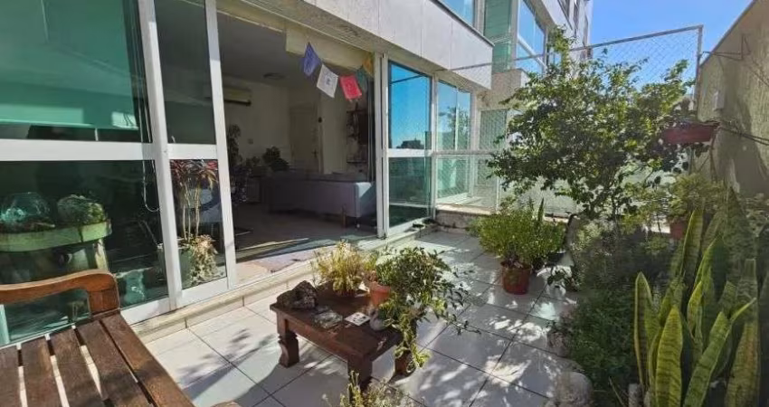 EXCELENTE APARTAMENTO PETROPOLIS DE TRES DORMITORIOS, DUAS VAGAS INDIVIDUAIS ,