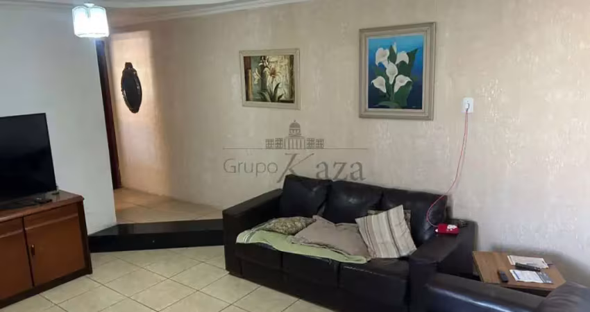 Casa com 2 quartos à venda na Rua Joaquim Maia da Silva, 712102, Loteamento Jardim Helena, São José dos Campos