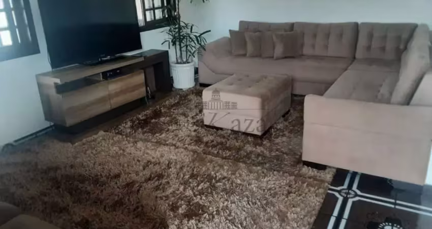Casa com 3 quartos à venda na Rua José Bueno, 742906, Centro, Jacareí
