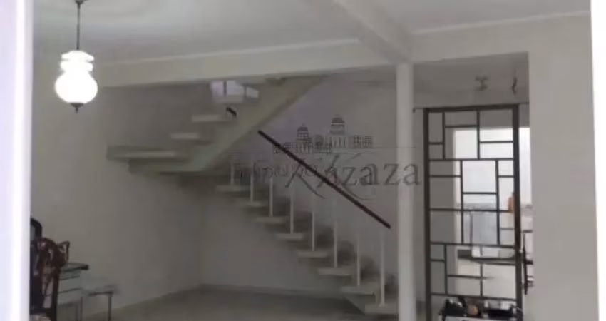Casa com 3 quartos à venda na Rua Coronel José Monteiro, 782204, Centro, São José dos Campos