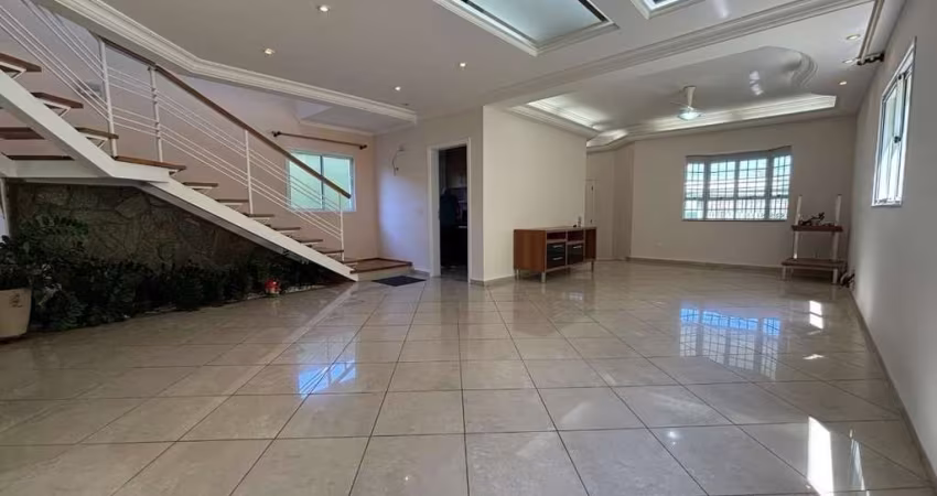 Sobrado com 3 dormitórios para alugar, 258 m² por R$ 8.223,00/mês - Jardim Liberdade - Jundiaí/SP