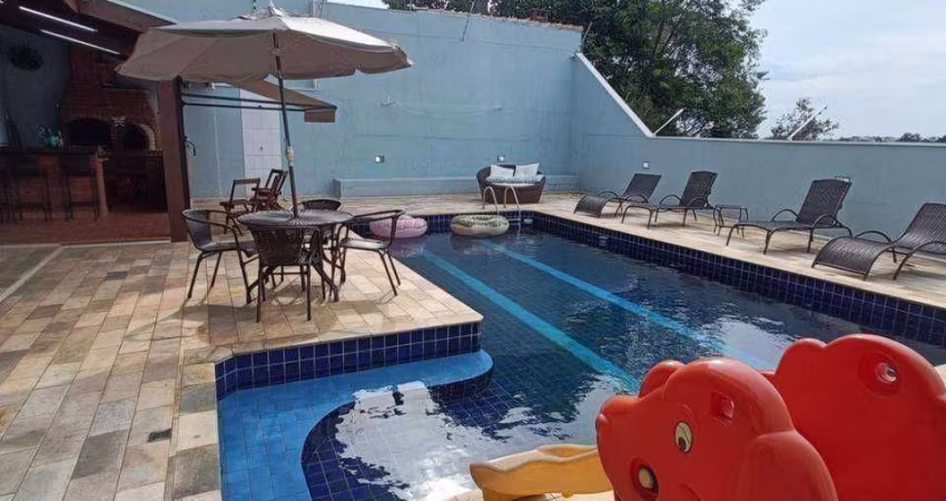 Casa com piscina, oportunidade!!