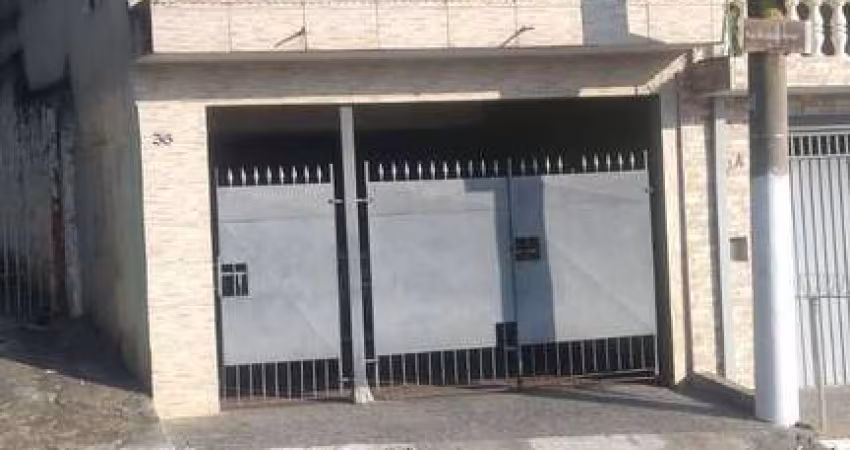 Sobrado ao lado Bradesco Matriz - 2 dormitórios com edícula