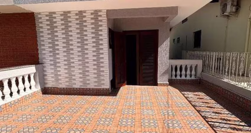 Sobrado reformado à venda, 450m do metrô Vila Sônia.