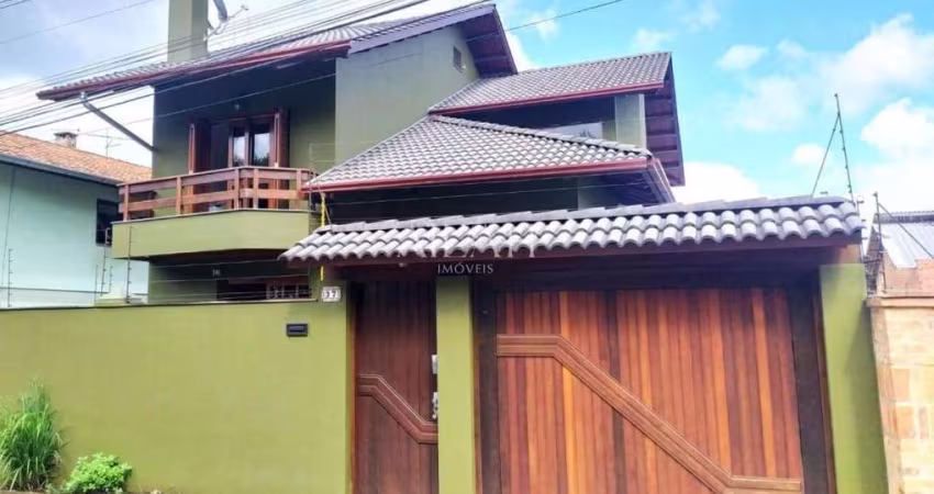 Casa Semimobiliada com Churrasqueira e Piscina no Desvio Rizzo, Caxias do Sul/RS