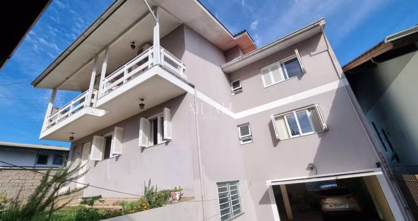 Excelente casa com duas moradias em Santa Lúcia Caxias do sul