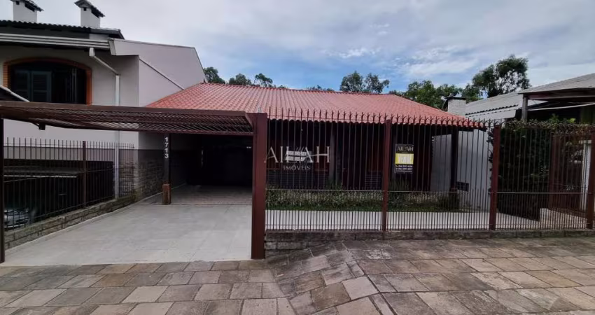 Casa Semimobiliada com 02 dormitórios (01 suíte) e excelente pátio