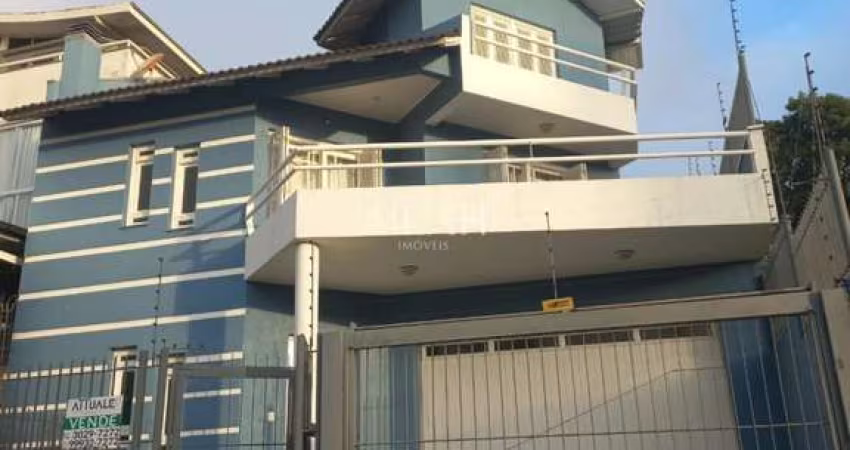 Excelente Casa semimobiliada com 340 metros quadrados no Bairro Sagrada Família Caxias do Sul