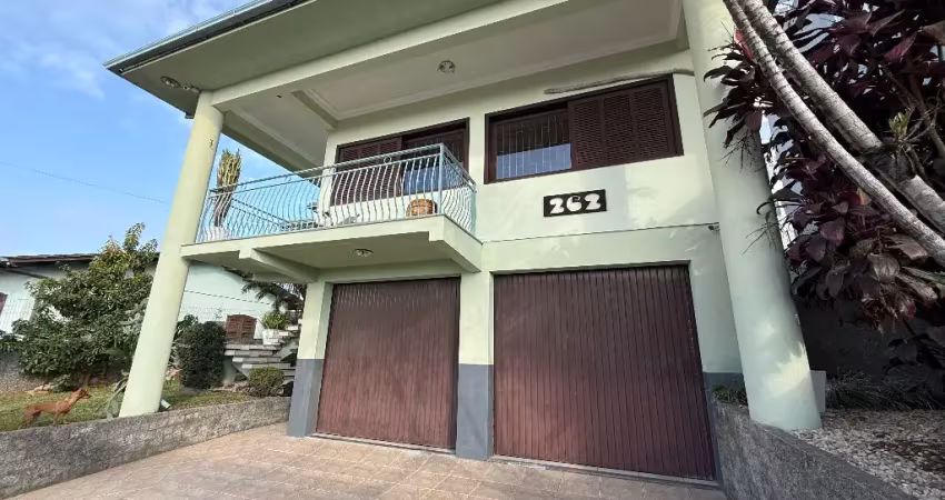 Casa mobiliada no centro de içara com 03 dormitórios sendo 01 suíte