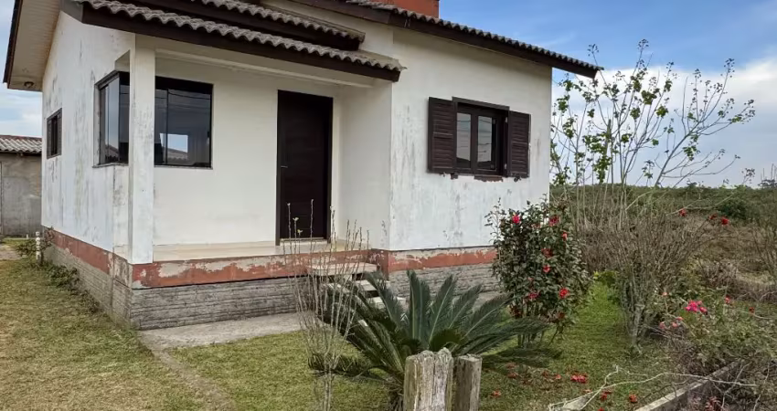 Casa em bom estado de conservação na zona sul, baln. rincão - 02 dorm, sala/cozinha, edícula com fogão a lenha