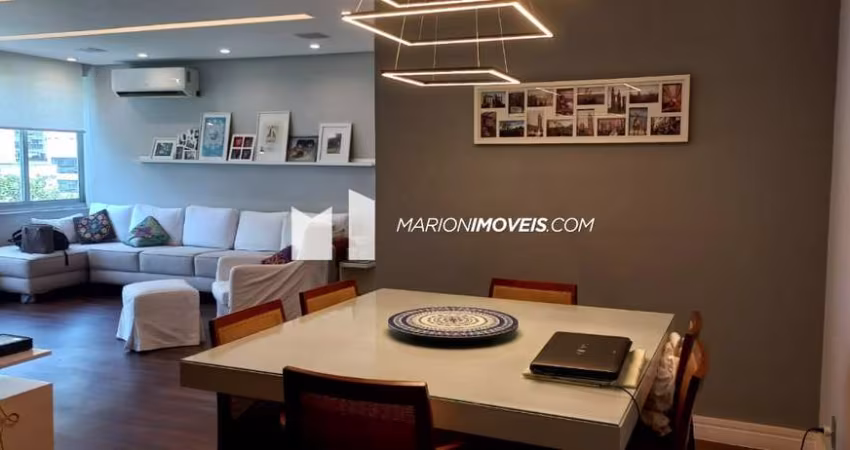 Apartamento à venda na Tijuca, Rio de Janeiro, com 3 quartos(1 suíte), banheiro social, escritório, dependências completas, área, original 4 quartos