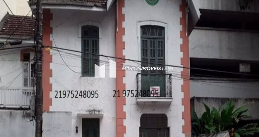 Casa à venda em Laranjeiras, com 4 quartos, sala, cozinha e 2 banheiros; sacadas. Isolada. Duplex. Ótima para Comércio!
