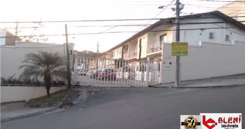 Casa com 3 quartos para alugar na Rua General Olímpio, 1460, Santa Cruz, Rio de Janeiro
