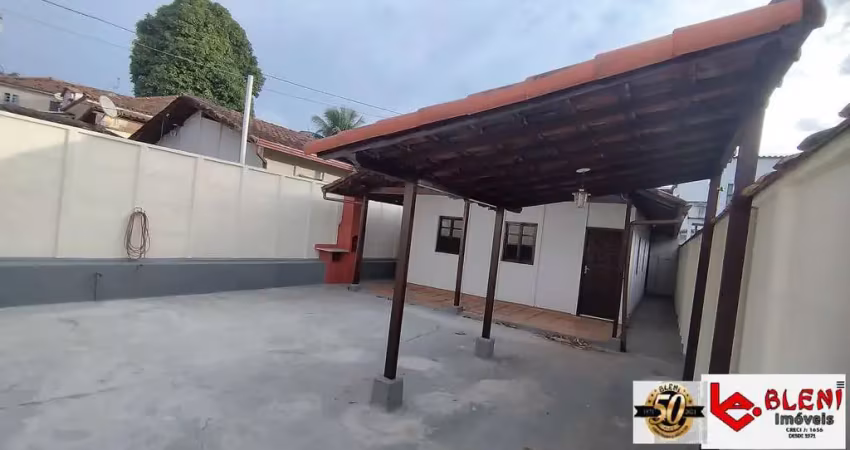 Casa com 2 quartos para alugar na Rua Martinho de Campos, 88, Santa Cruz, Rio de Janeiro