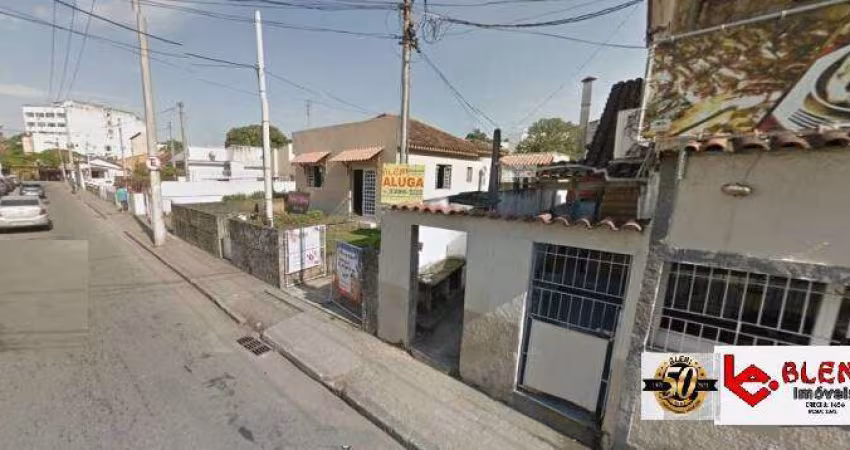 Casa de 2Q, para loc. residencial ou comercial em Sta. Cruz