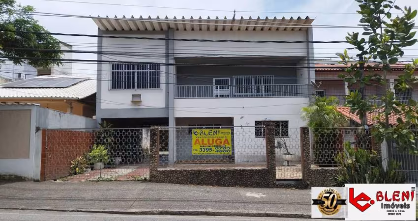 Casa Com 02 pavimentos para fins comerciais em Santa Cruz -RJ