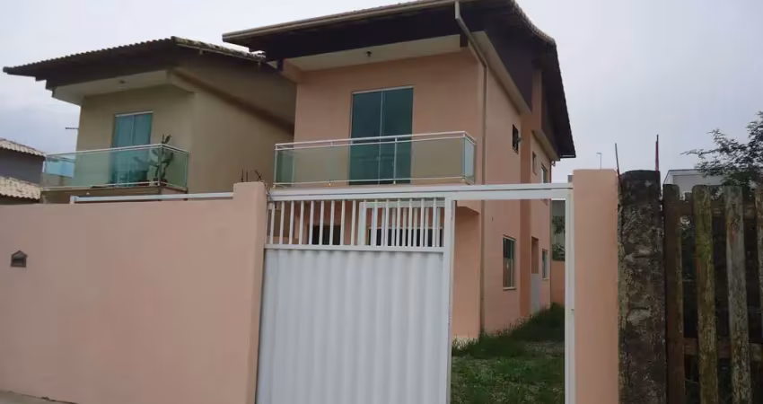 Casa duplex com sala 2 suítes no bairro enseada das gaivotas em rio das ostras rj