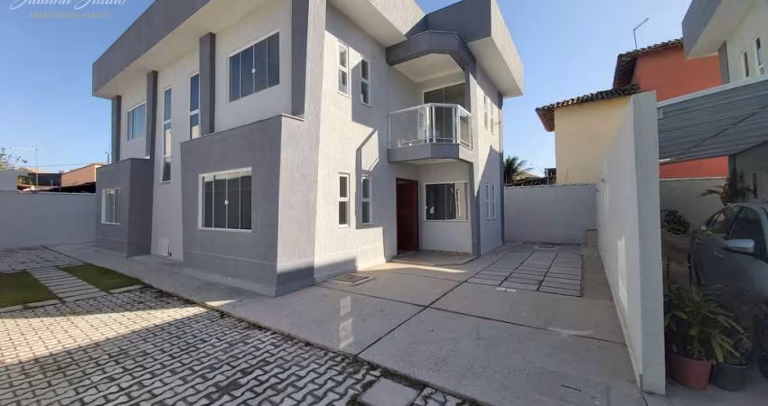 CASA DUPLEX COM 3 QUARTOS SENDO 1 SUÍTE A VENDA NO BAIRRO EXTENSÃO DO BOSQUE EM RIO DAS OSTRAS RJ