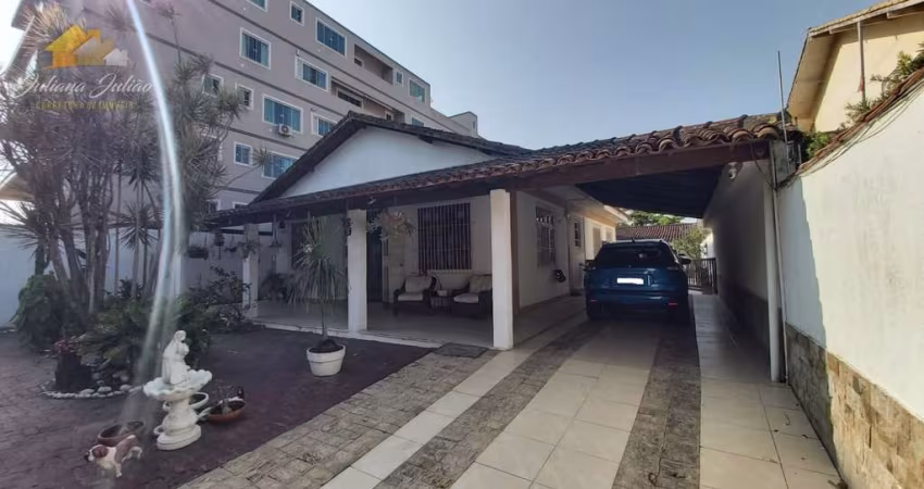 CASA LINEAR COM 4 QUARTOS SENDO 1 SUÍTE A VENDA NO BAIRRO EXTENSÃO DO BOSQUE EM RIO DAS OSTRAS RJ