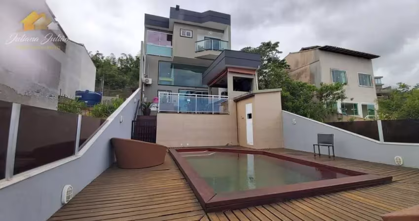 CASA TRIPLEX EM ALTO PADRÃO COM 3 QUARTOS SENDO 1 SUÍTE A VENDA NO BAIRRO JARDIM GUANABARA EM MACAÉ RJ