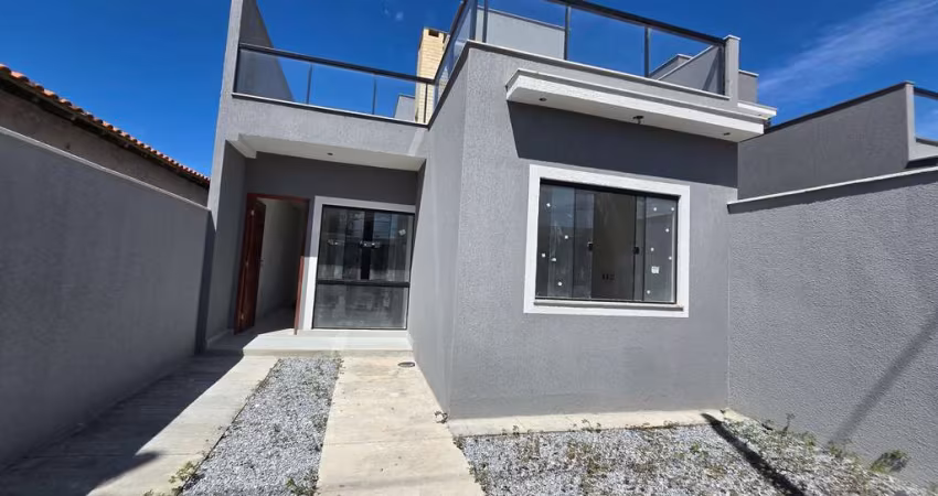 CASA DUPLEX COM 3 QUARTOS SENDO 2 SUÍTES A VENDA NO BAIRRO VILLAGEM EM RIO DAS OSTRAS