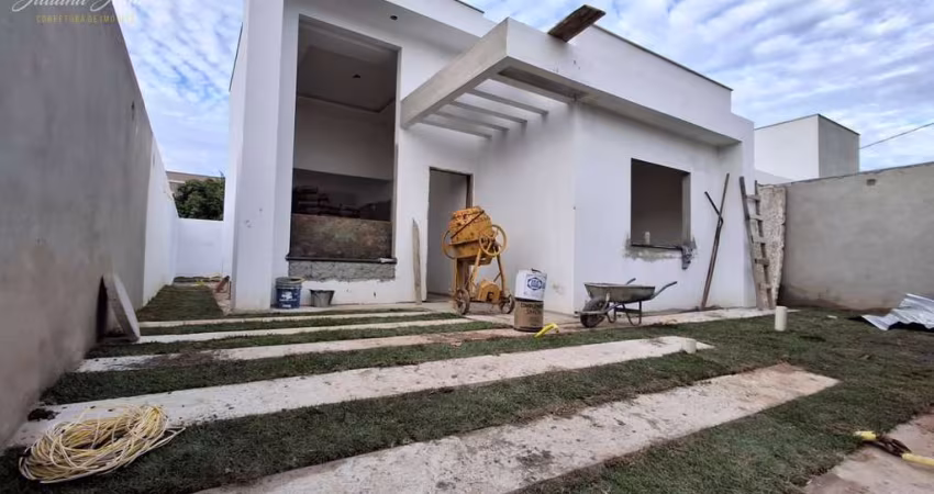CASA LINEAR COM 3 QUARTOS SENDO 1 SUÍTE A VENDA NO BAIRRO ENSEADA DAS GAIVOTAS EM RIO DAS OSTRAS RJ