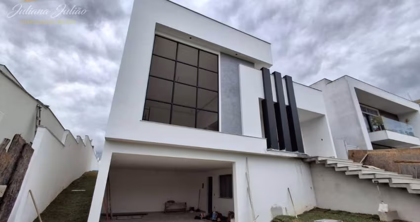 CASA LINEAR DE ALTO PADRÃO COM 4 QUARTOS SENDO 3 SUÍTES A VENDA NO CONDOMÍNIO VIVERDE 1 EM RIO DAS OSTRAS RJ