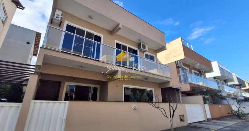 CASA TRIPLEX COM 3 QUARTOS SENDO 1 SUÍTE A VENDA NO BAIRRO CHÁCARA MARILÉA EM RIO DAS OSTRAS RJ