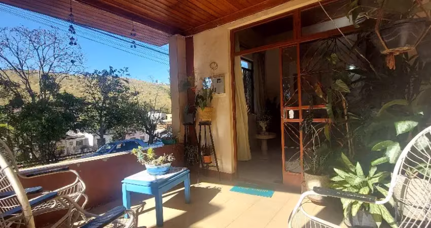 Casa linear 4 quartos e suíte, centro cachoeira limoeiro  moeda – mg