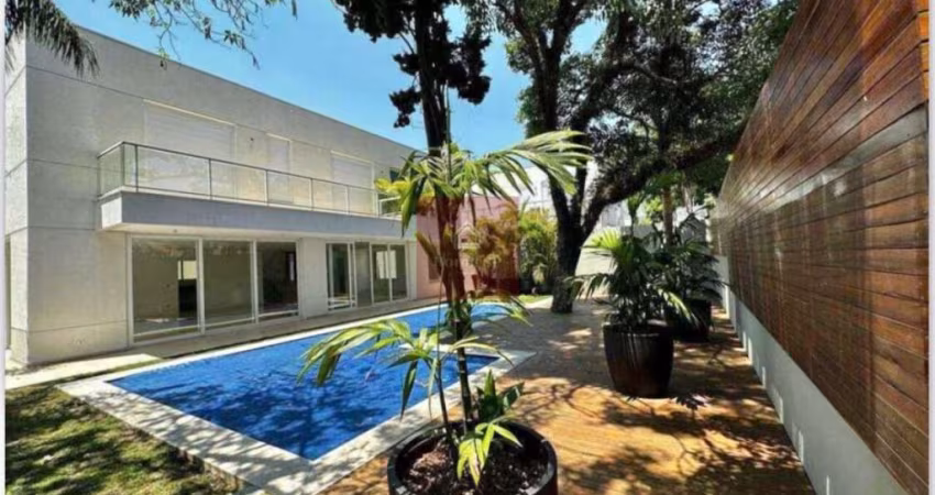 CASA EM CONDOMÍNIO FECHADO NO  BROOKLIN 786M COM PISCINA