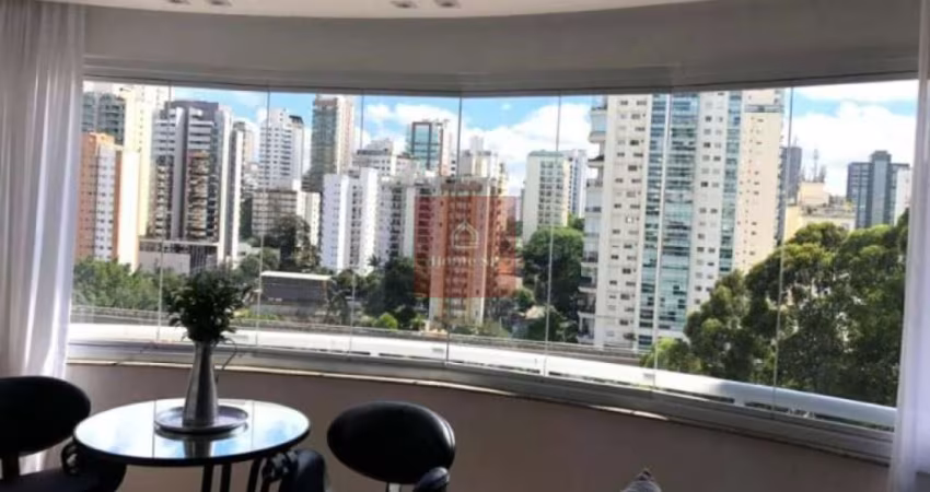Apartamento com 2 suítes, 3 vagas no Campo Belo