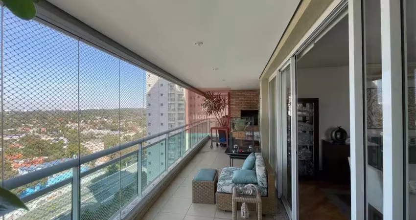 Apartamento com 240m², 4 dormitórios, sendo 4 suítes, 4 vagas.