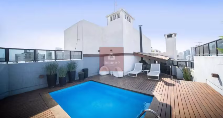 Cobertura em Moema, fora de rota, reformada com piscina e espaço gourmet