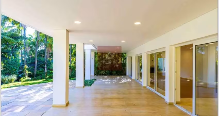 Casa em condomínio fechado alto padrão 641m² 4suites 6 vagas de garagem
