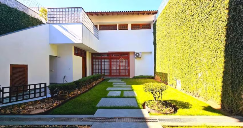 Sobrado com 4 dormitórios, 3 suítes, 7 vagas na garagem e com 566m² - Planalto Paulista