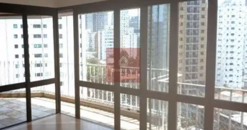 Um dos mais cobiçados condomínios de Moema, 177 metros com 3 suítes, amplo living e vararanda