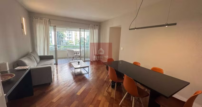 Apartamento em Moema com 104m², andar alto, 4 dormitórios, 2 vagas.