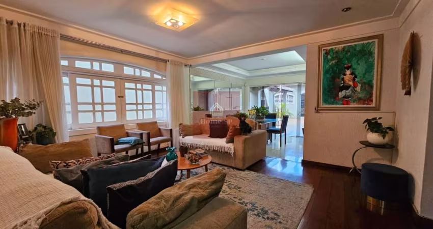 Sobrado com 3 dormitórios, sendo 1 suíte, 3 vagas e com 230m² - Planalto Paulista