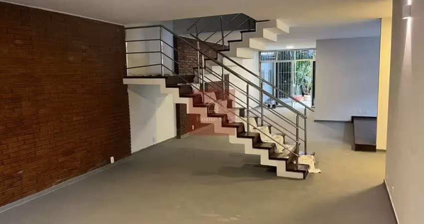 Moema, sobrado com 6 salas, 4 banheiros, 4 vagas , perto do metrô