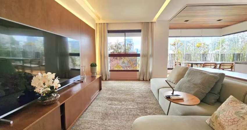 Apartamento com 83 m² - 2 suítes - 2 vagas + depósito - mobiliado e decorado.