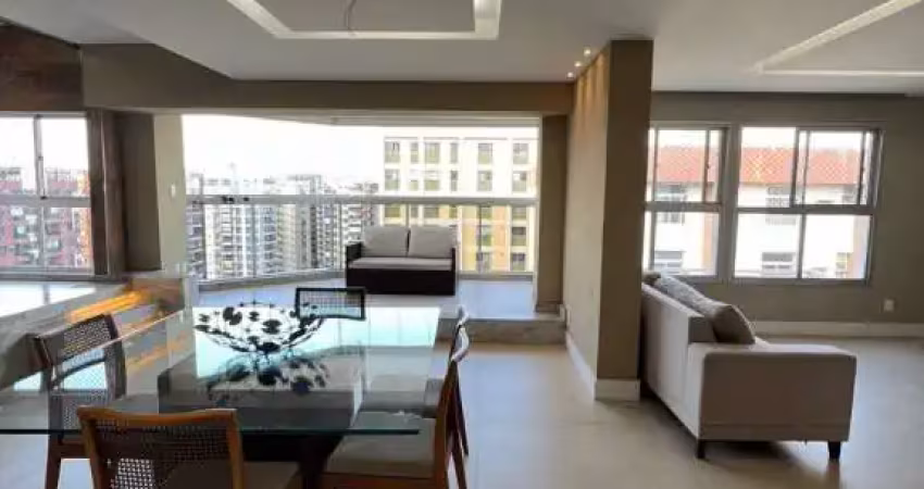 Perfeita cobertura na mata da praia com acesso a clube.
