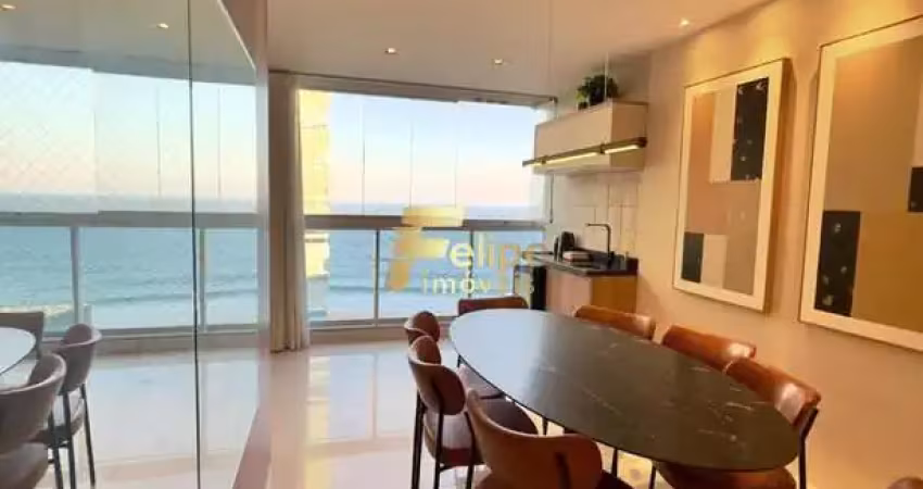 Com vista eterna para o mar, esse lindo apartamento está completamente montado e decorado com extremo requinte.