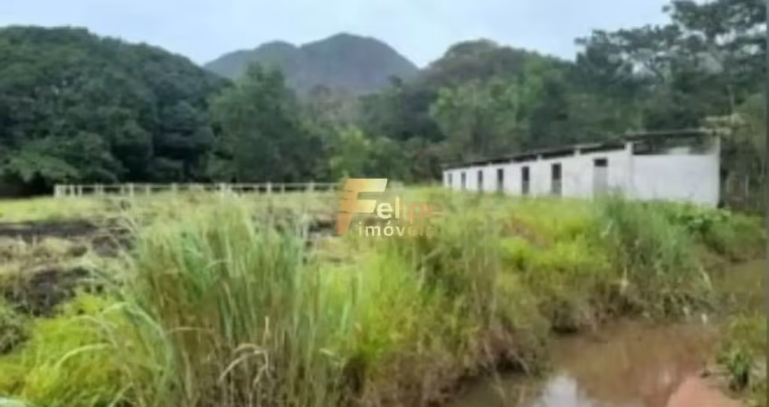 Belo e espaçoso sítio à venda na região da comunidade de andana, em guarapari/es!