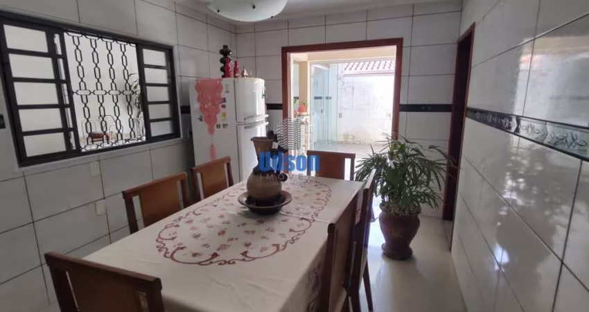 Casa para Venda em Bauru, Parque São João, 3 dormitórios, 1 suíte, 2 banheiros, 4 vagas