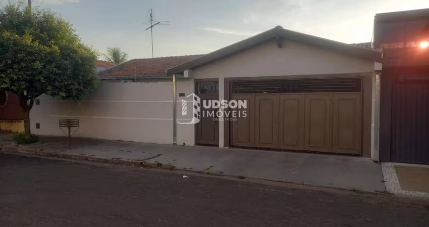 Casa para Venda em Bauru, Parque Vista Alegre, 3 dormitórios, 1 suíte, 3 banheiros, 2 vagas